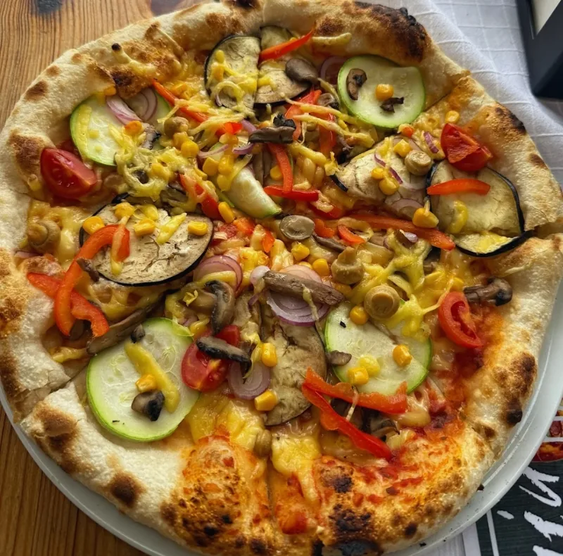 Ce pizza alegi după gust: ghid prin meniul Monte Pomodori